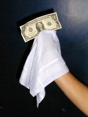 pañuelo blanco para la desaparición del billete