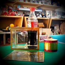 Botella de Coca Cola en Zig Zag (Rota y Recompuesta)
